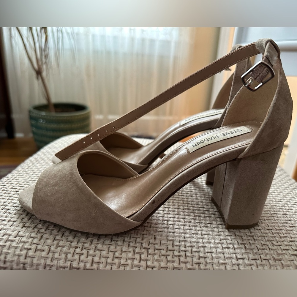 EUC Steve Madden suede block heel peep toe dress shoes, size 8